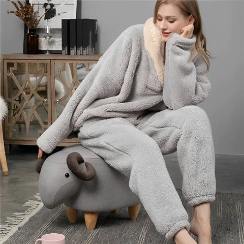 Fluffy Night -  Damen Fleece-Pyjama-Set | Senken Sie Ihre Energierechnung!